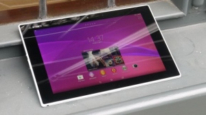 Pictures of Sony's unannounced, Z3 smaller tablet released online