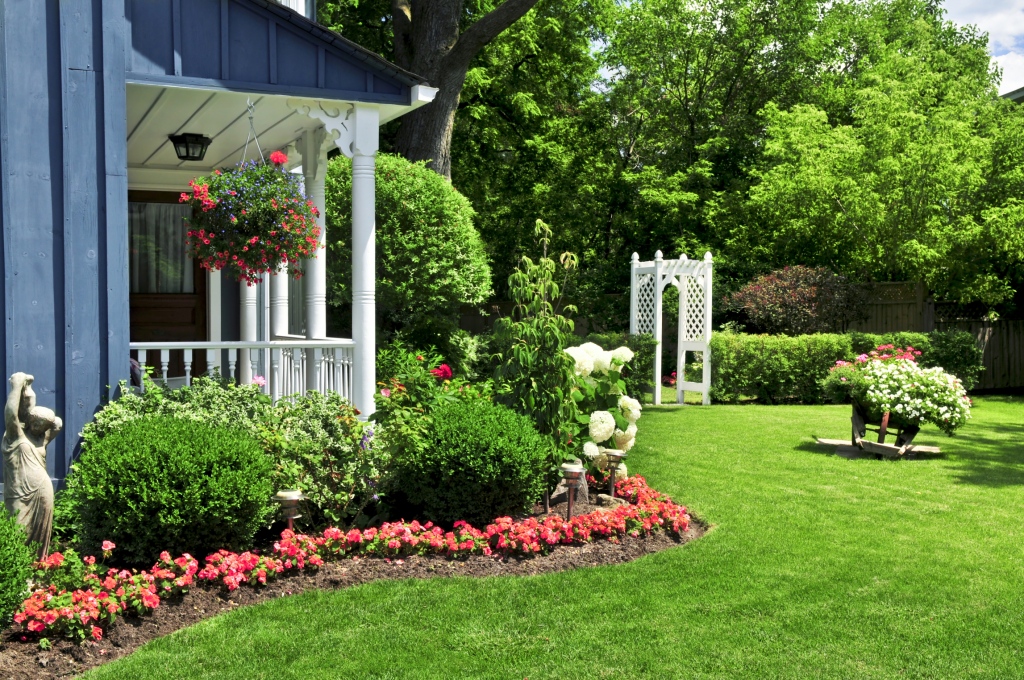 8 Tips For Decorating Yards