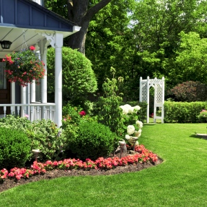 8 Tips For Decorating Yards