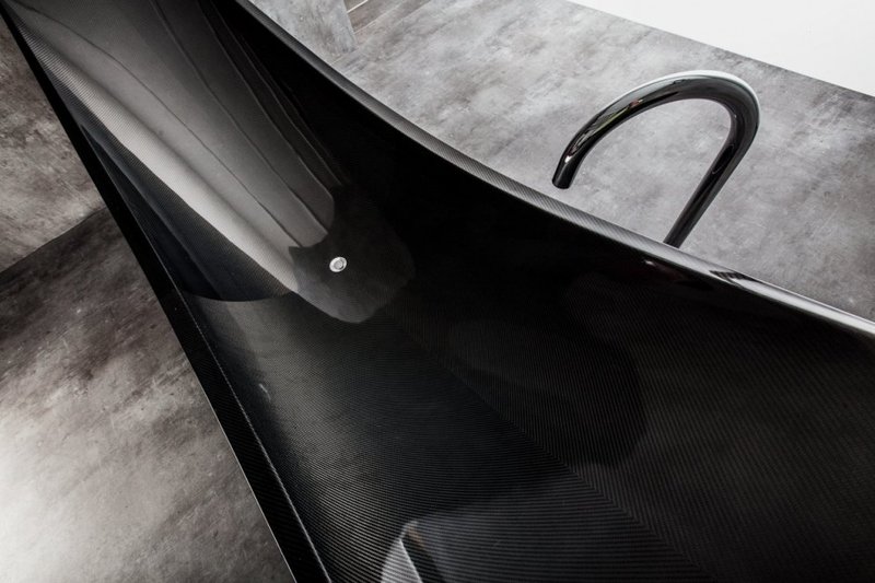 The Extraordinary and Stylish Floating Bathtub Design