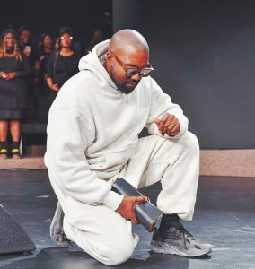 Just in : Kanye West launches the Album ' Jesus is Born